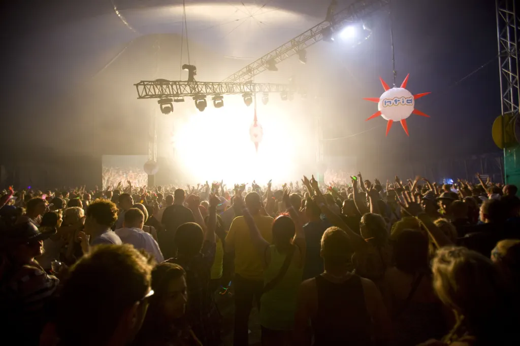 Festivalgoers and atmosphere at Global Gathering 2009